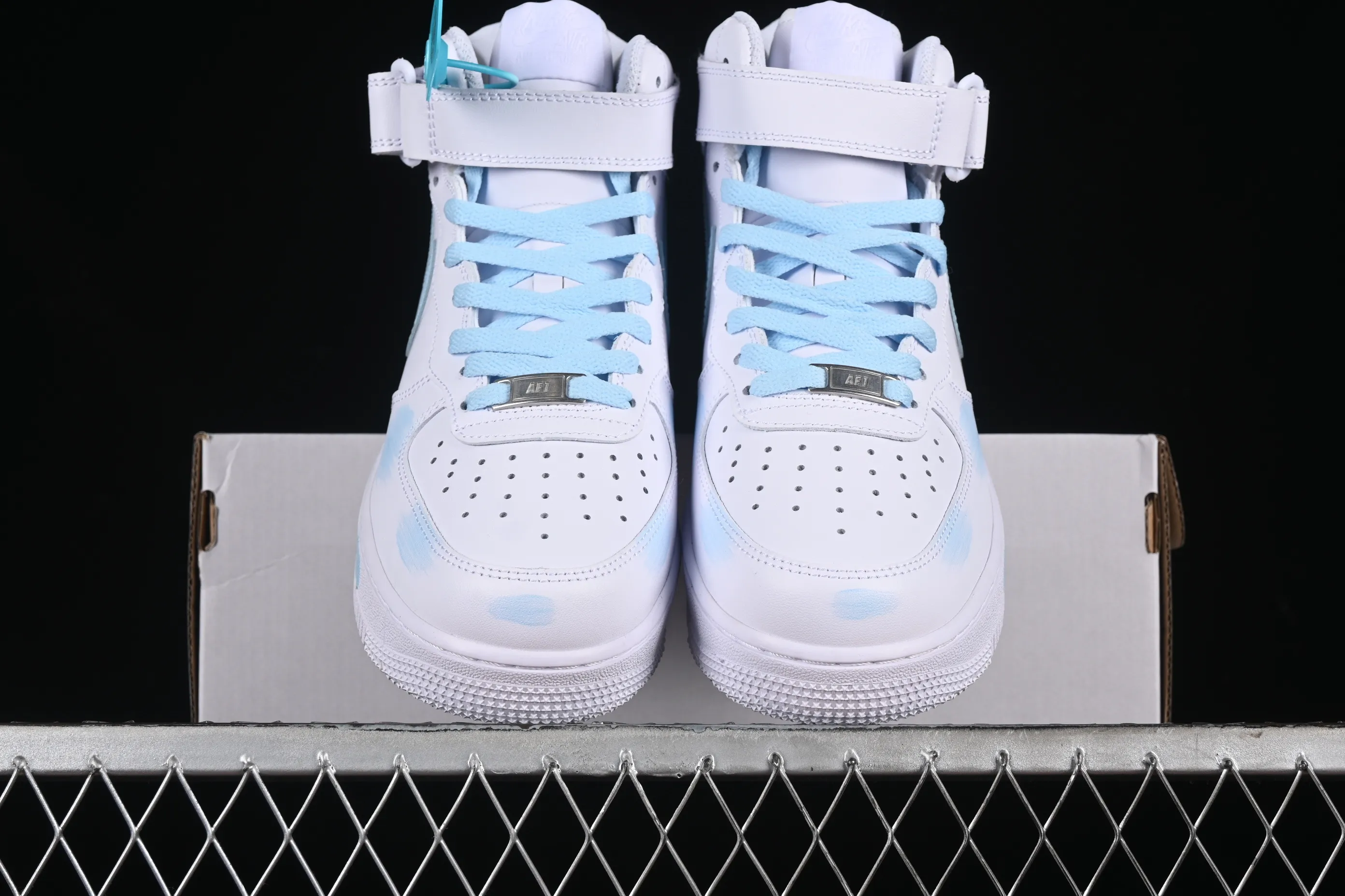 All categories Nk Air Force 1 Air Force series Nk Air Force 1 Mid Air Force mid-top Nk Air Force 1'07 Mid sky blue Hand-painted fracture Three hook shadow Air Force 1 strap mid-top casual sneakers CW2289-111